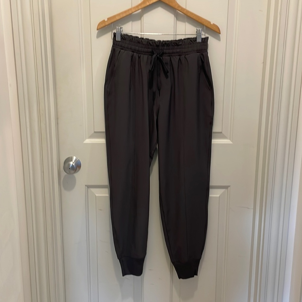 Abercrombie women’s travel joggers charcoal M